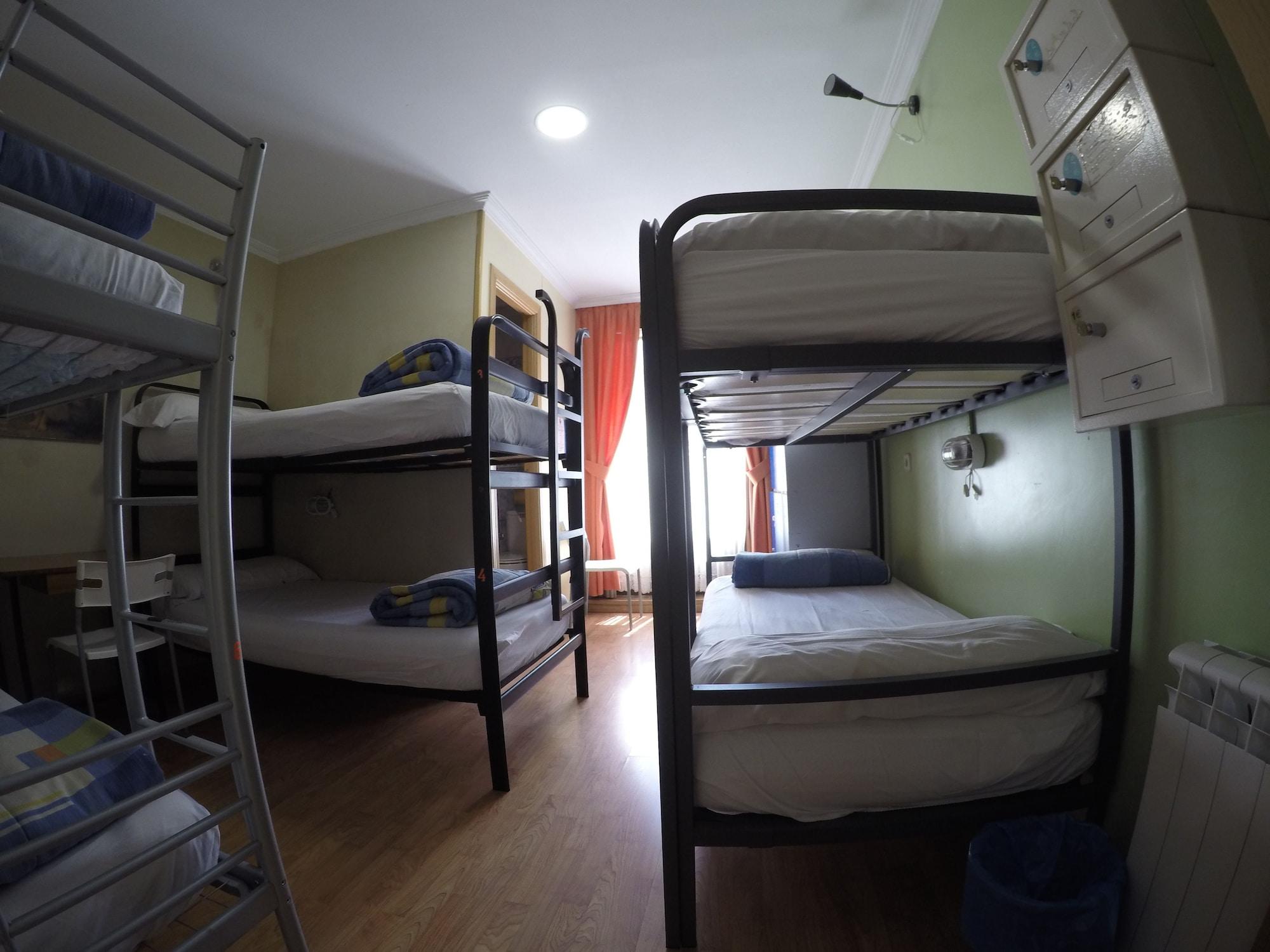 Rc Miguel Angel Hostel Madrid Bagian luar foto Hostel in Madrid, Spain