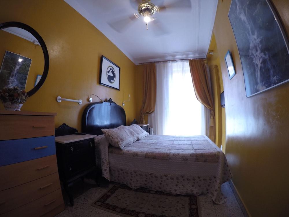 Rc Miguel Angel Hostel Madrid Bagian luar foto A room at the hotel