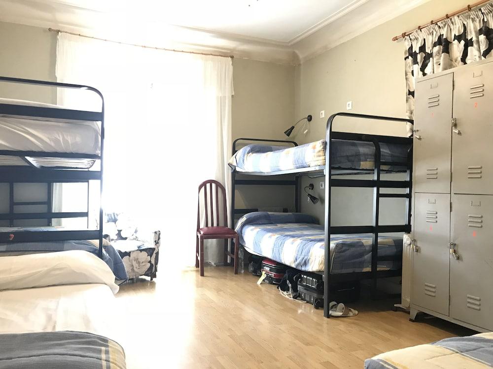 Rc Miguel Angel Hostel Madrid Bagian luar foto A typical dormitory room at the International House