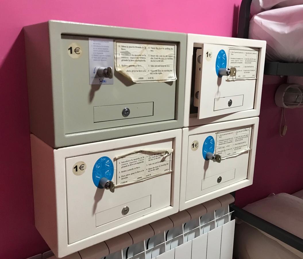 Rc Miguel Angel Hostel Madrid Bagian luar foto Private mailboxes in a French post office
